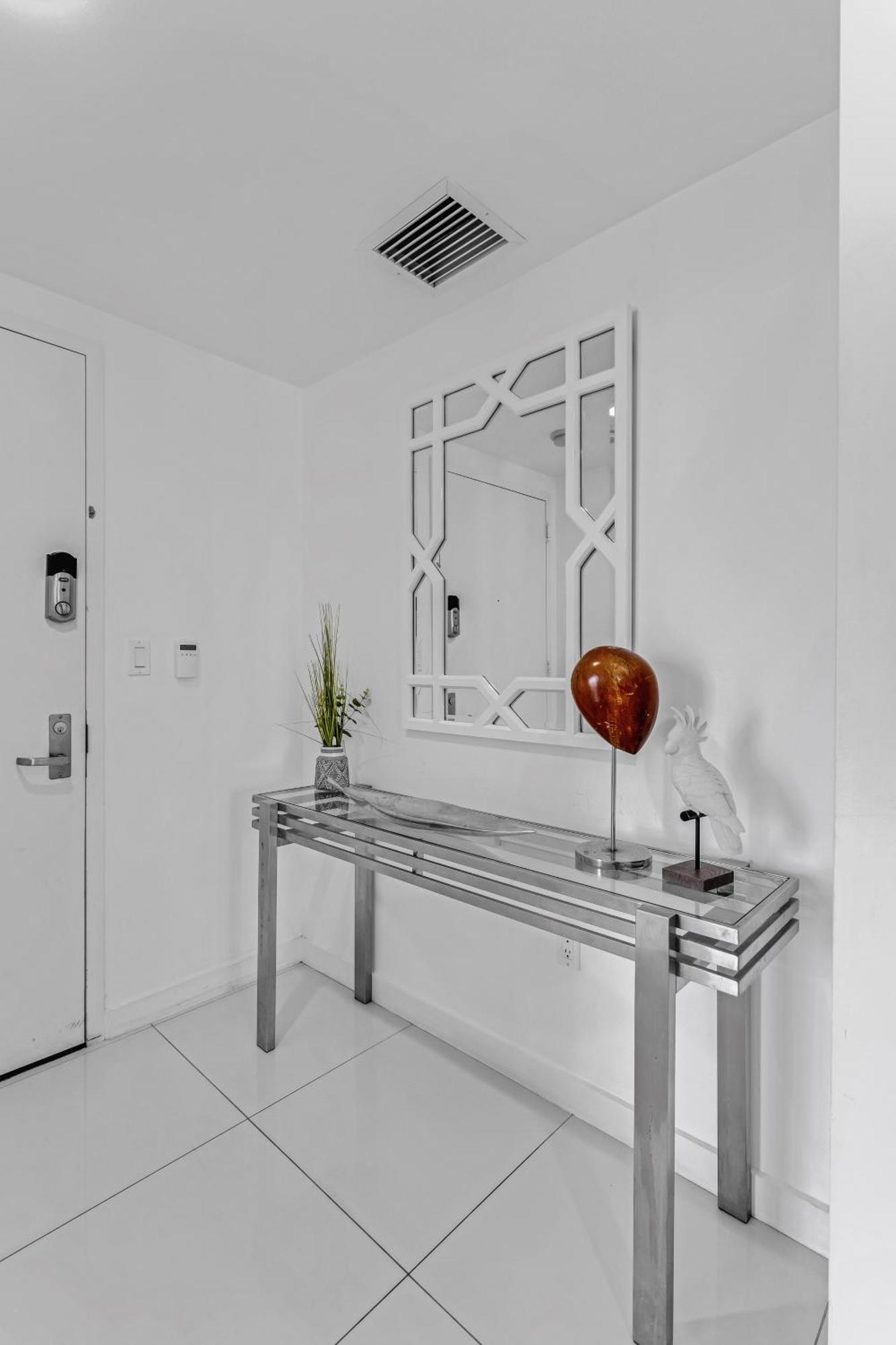 Luxurious Condo At Icon With Views Miami Exteriör bild