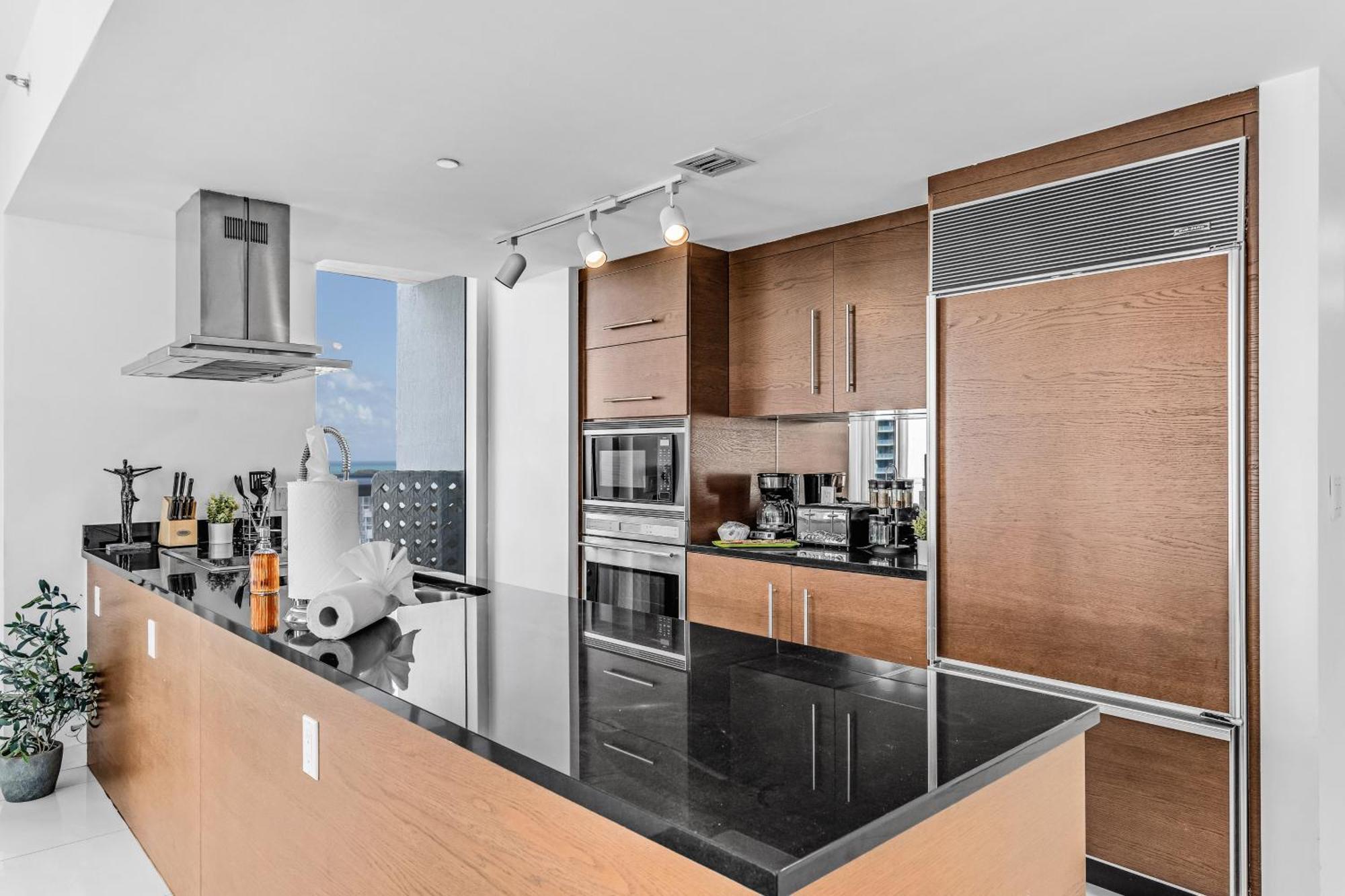 Luxurious Condo At Icon With Views Miami Exteriör bild