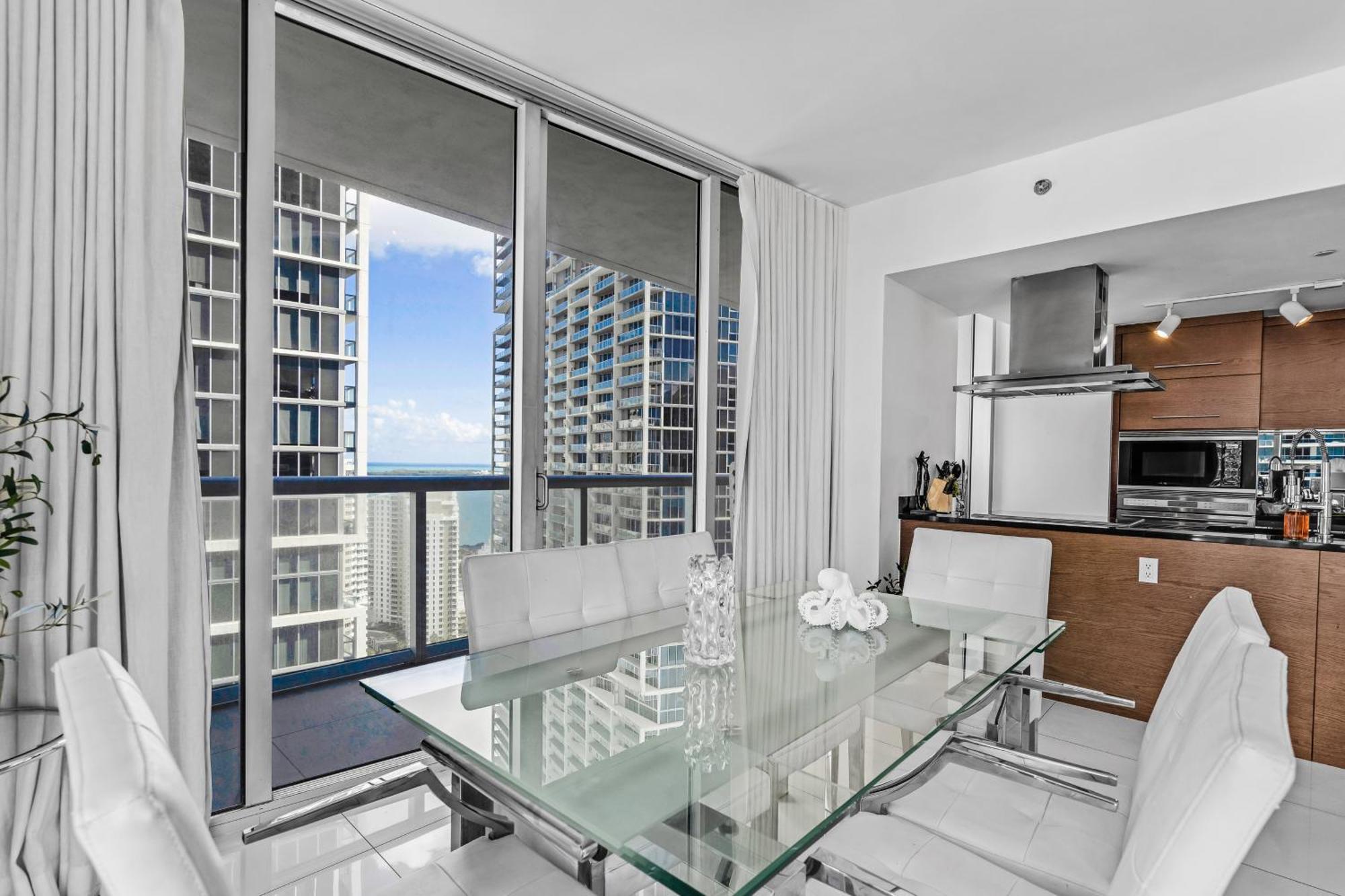 Luxurious Condo At Icon With Views Miami Exteriör bild