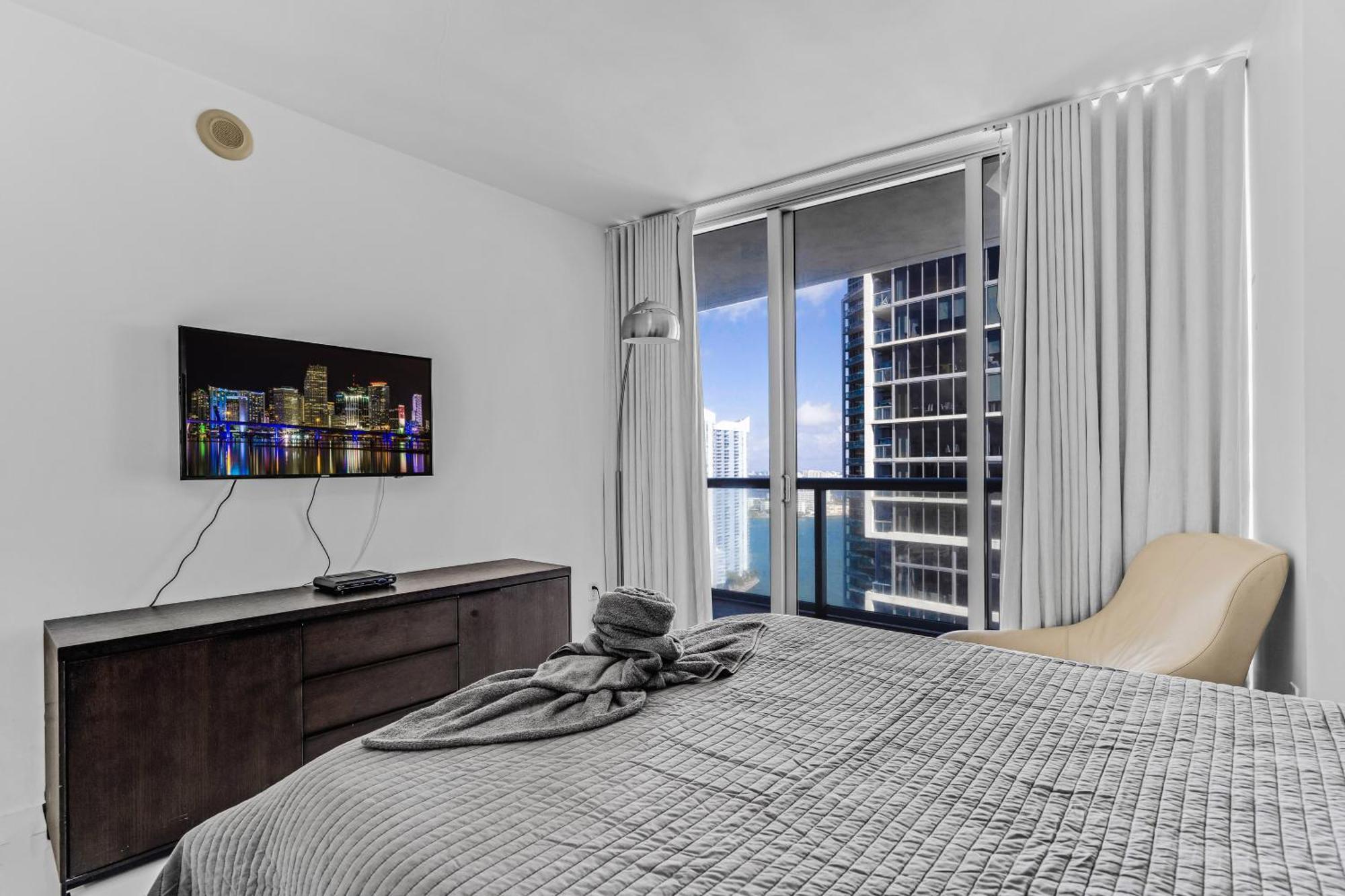 Luxurious Condo At Icon With Views Miami Exteriör bild