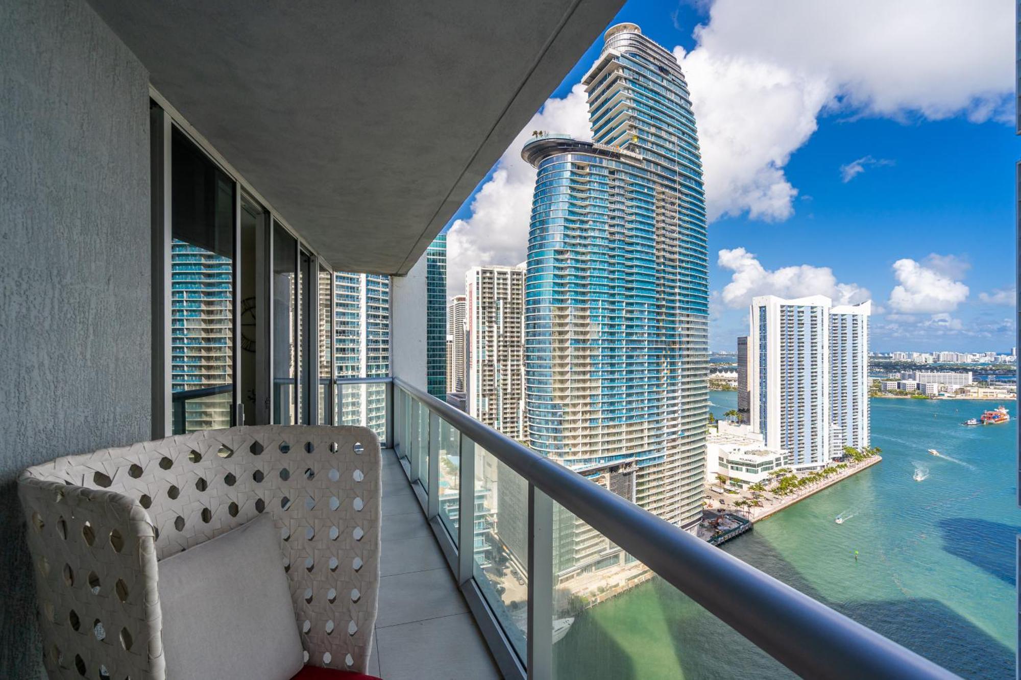 Luxurious Condo At Icon With Views Miami Exteriör bild