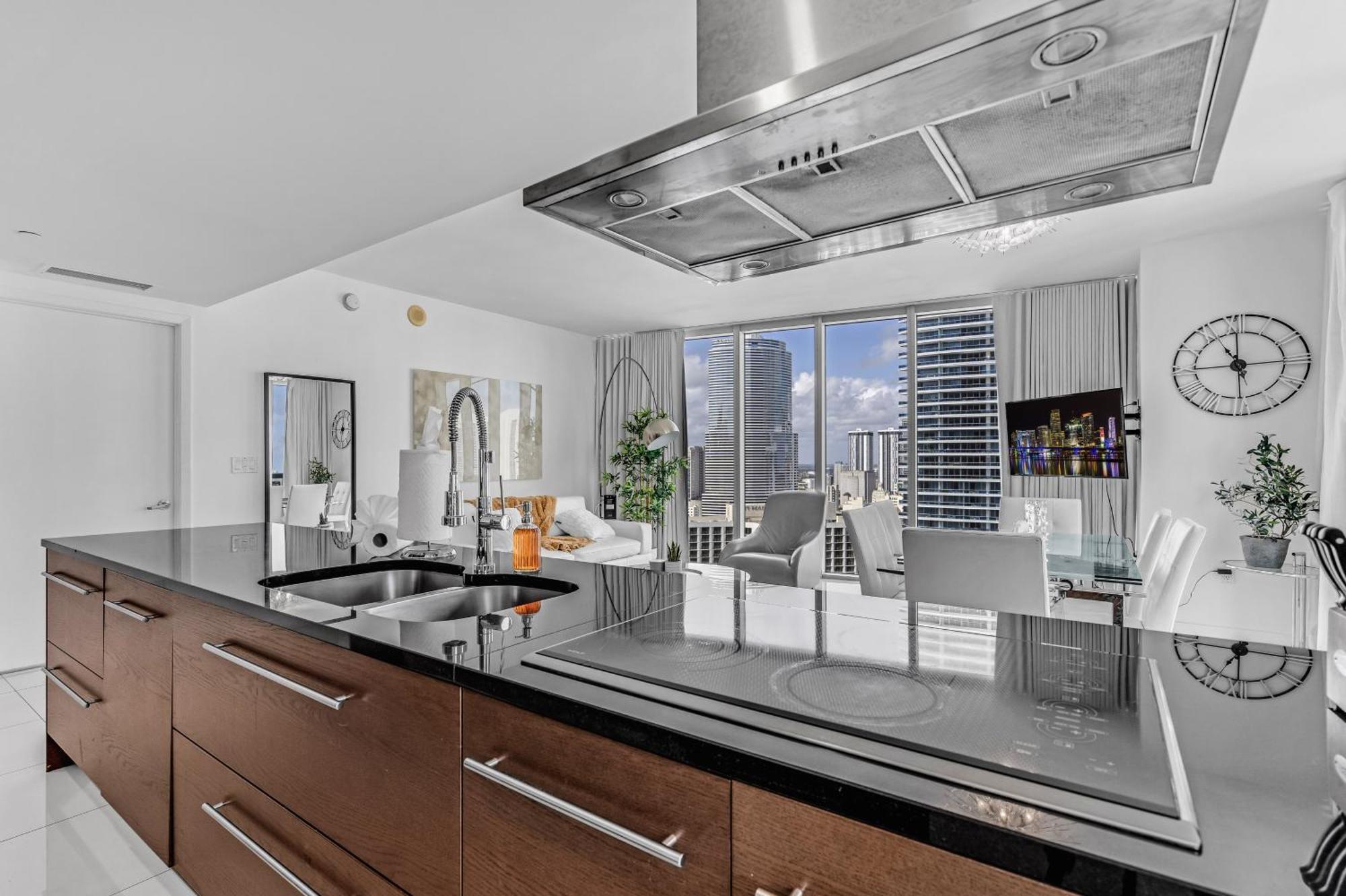 Luxurious Condo At Icon With Views Miami Exteriör bild