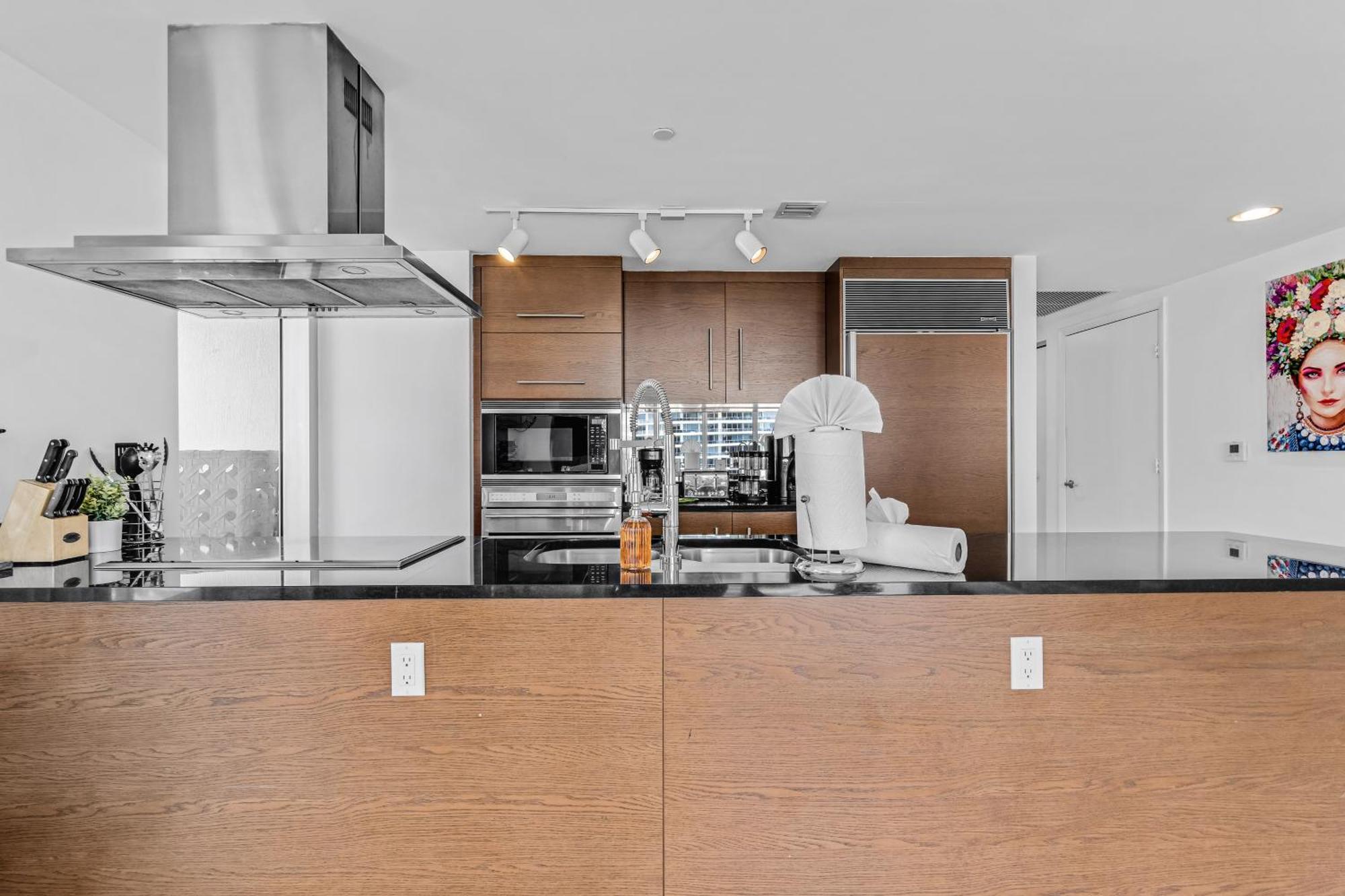 Luxurious Condo At Icon With Views Miami Exteriör bild