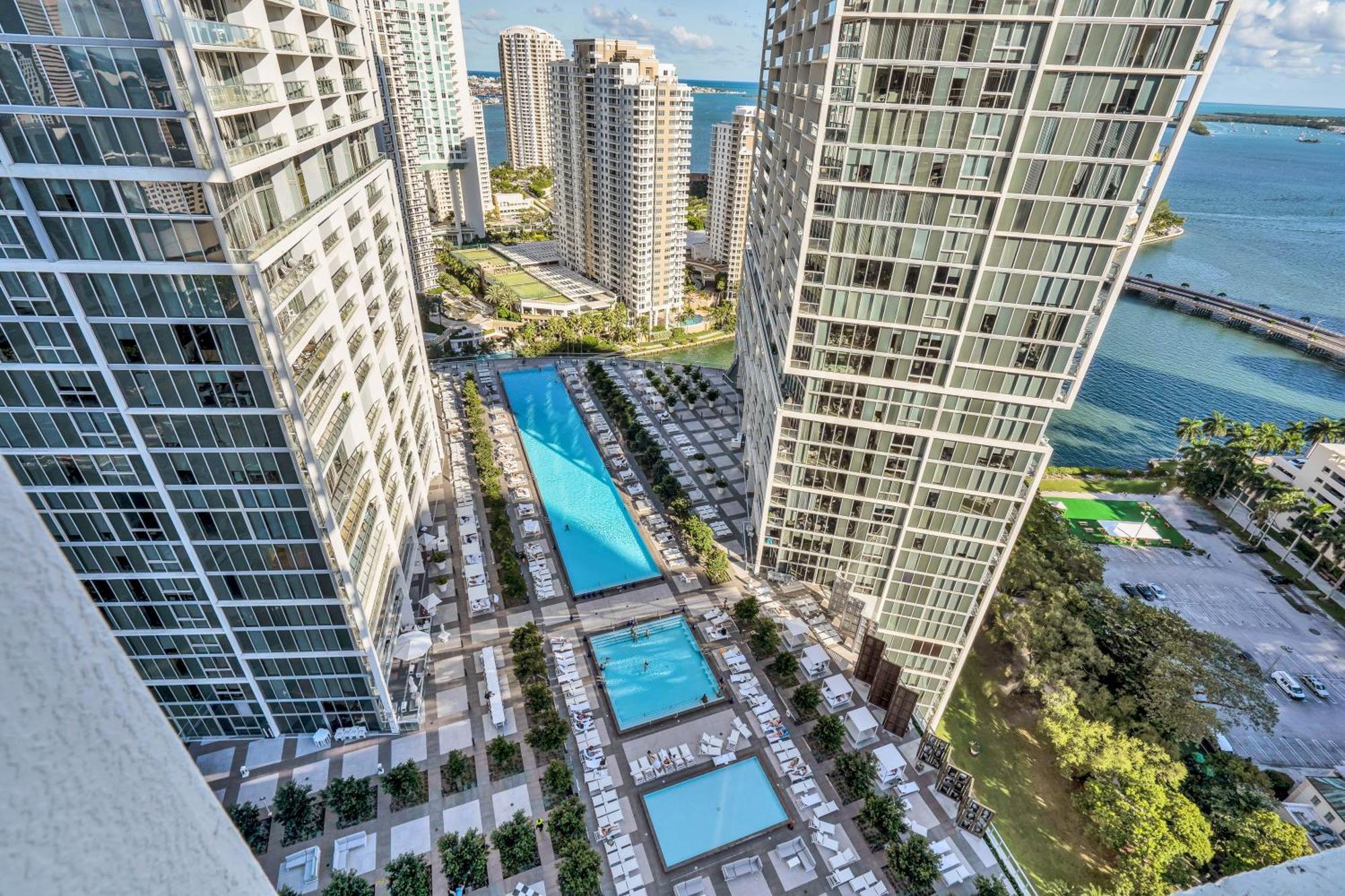 Luxurious Condo At Icon With Views Miami Exteriör bild