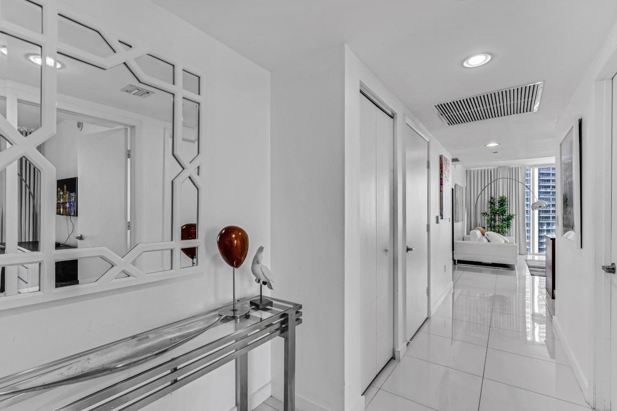 Luxurious Condo At Icon With Views Miami Exteriör bild