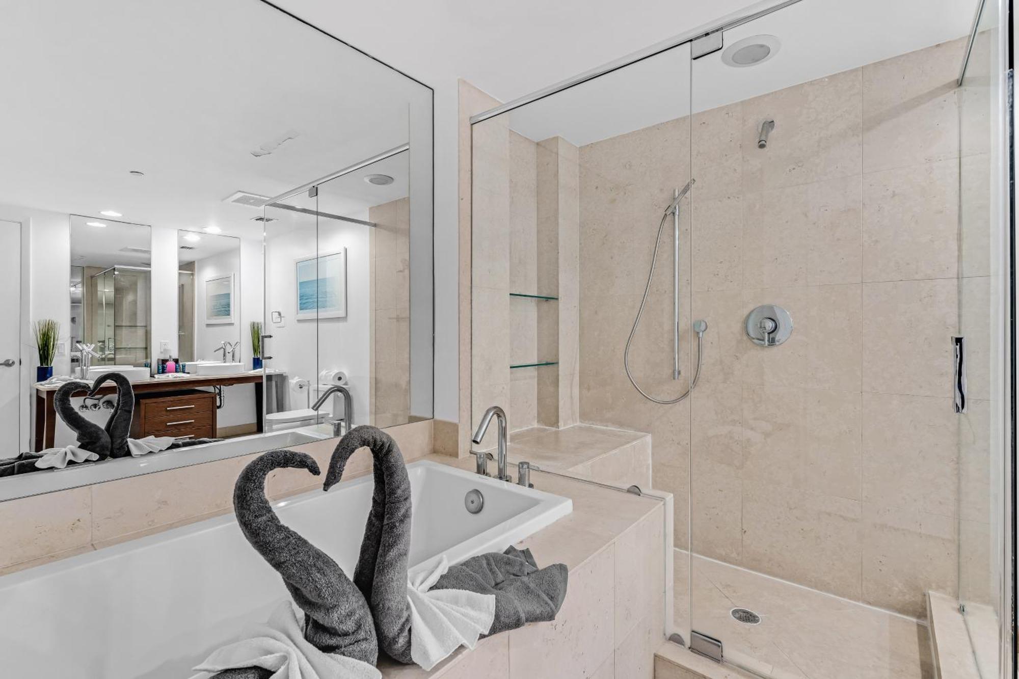 Luxurious Condo At Icon With Views Miami Exteriör bild